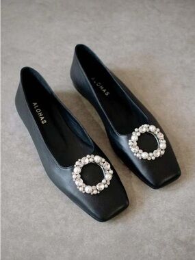 Alohas | NWOB Bella Crystal Ballet Flat Black Leather 35